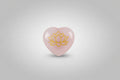 Corazón de cuarzo rosa con flor de loto en dorado. IVA incluido
