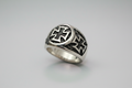 Anillo de acero cruz  Germánica central y lateral IVA incluido