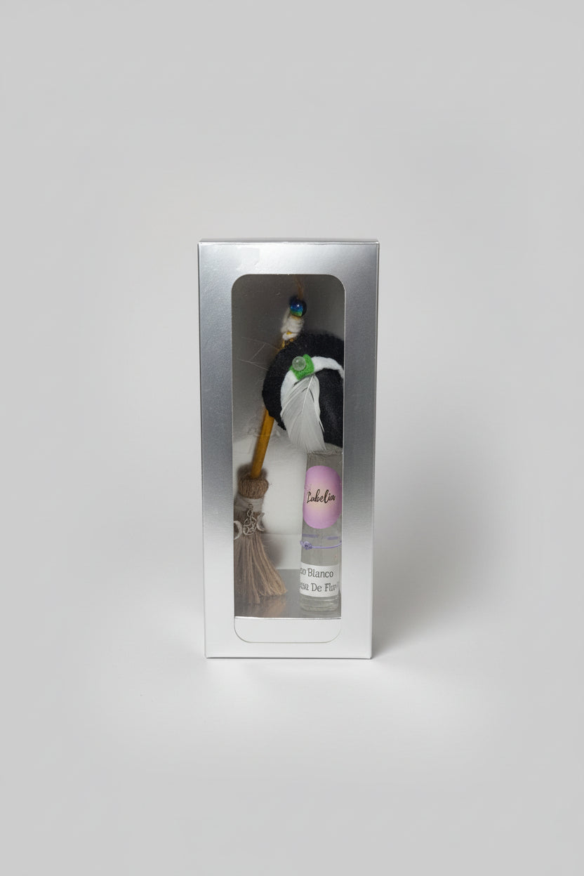 Pack Escoba con sombrero de bruja pluma blaca y rollón de cuarzo blanco con agua de florida.IVA incluido