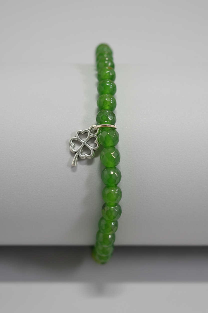 Pulsera de cuentas Ágata verde con trébol 6mm ( Diseño de Lubelia )IVA incluido