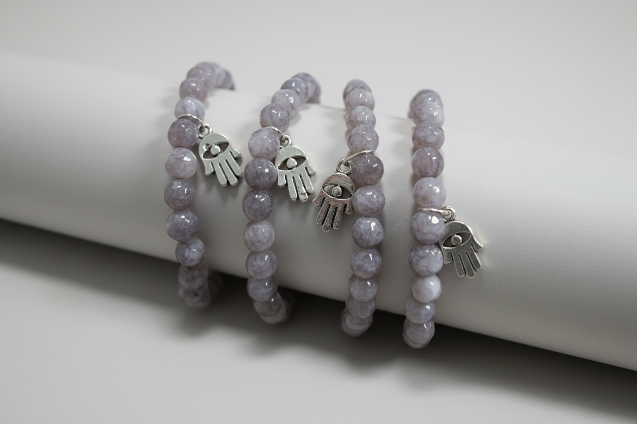 Pulsera  de cuentas ágata gris con mano de fátima( Diseño de Lubelia )IVA incluido