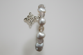 Pulsera de cuentas piedras aperladas y cuarzo gris con nudo de bruja(Diseño de Lubelia) IVA incluido