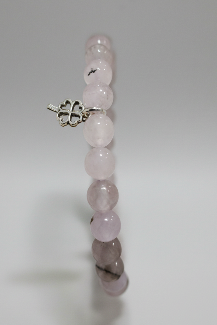 Pulsera de cuentas piedra de cuarzo ahumado  con trébol( Diseño de Lubelia ) IVA incluido