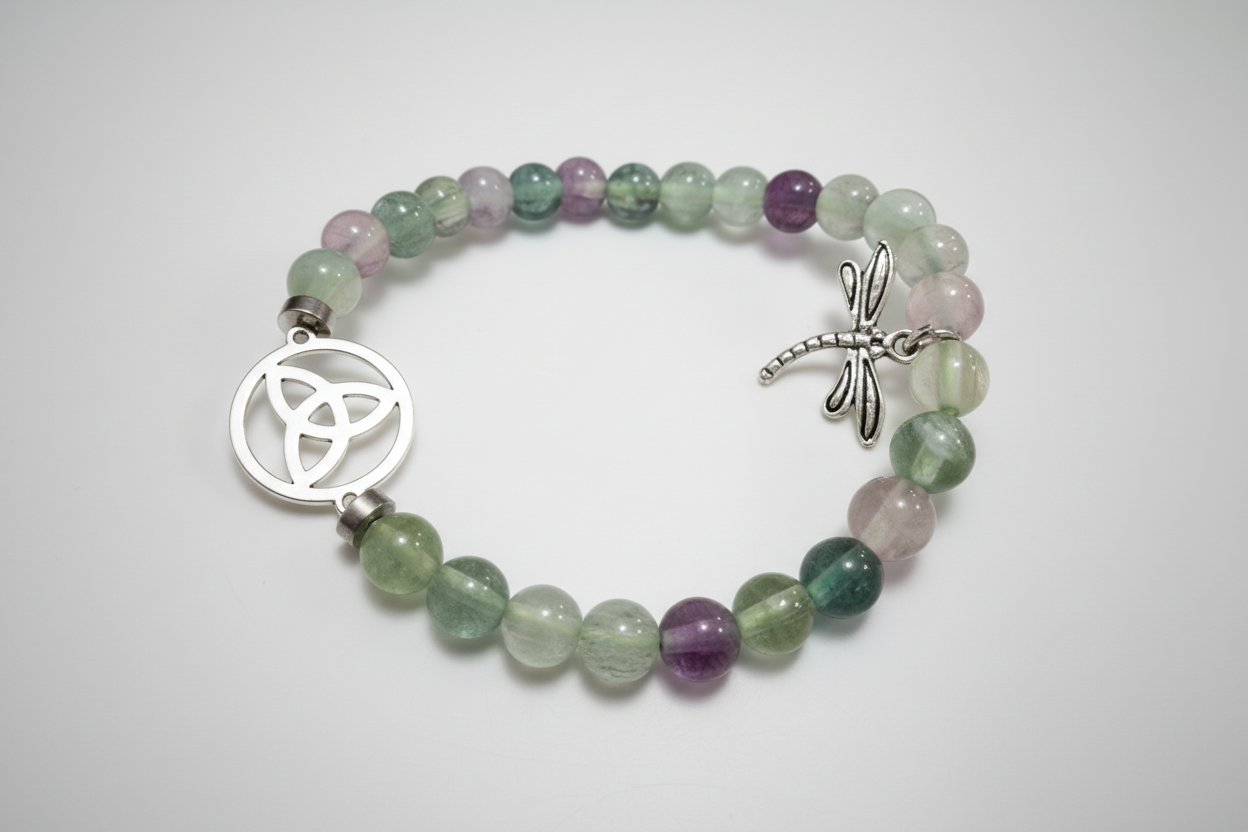 Pulsera de cuentas con piedra Flourita con Triqueta ( Diseño de Lubelia) IVA incluido