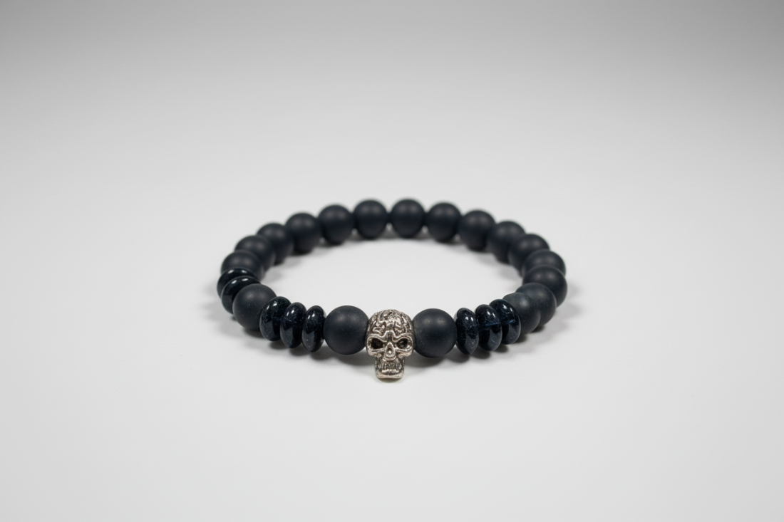 Pulsera de cuentas con turmalina y calavera. IVA incluido