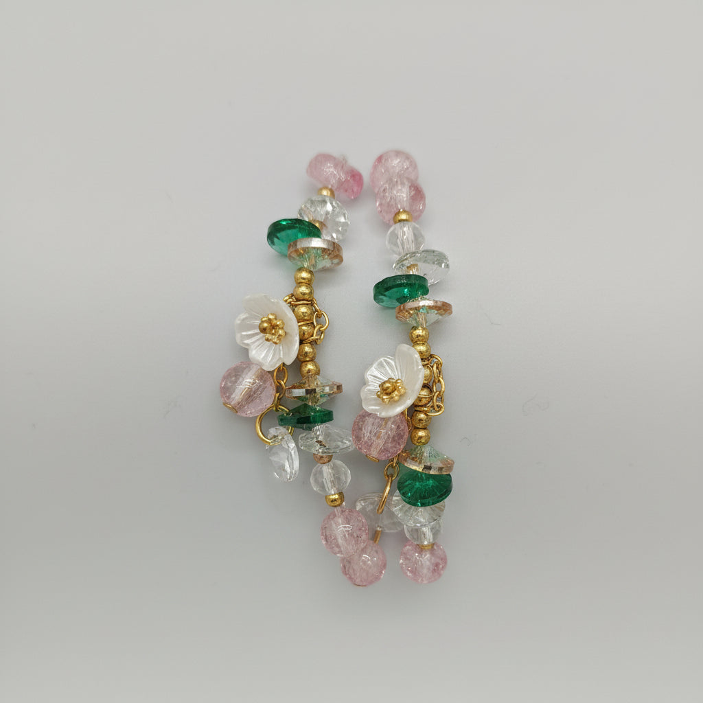 Pulsera de cuentas color rosa claro con flores fantasía. IVA incluido