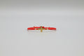 Pulsera elástica roja con amuleto cruz acero. IVA incluido