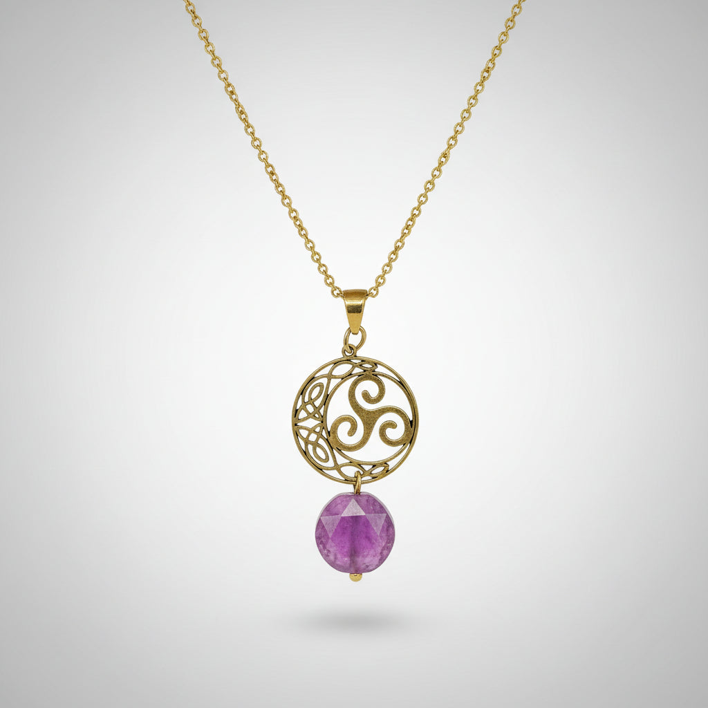 Colgante media luna con trisquel más piedra Sugilita ( Diseño de Lub elia )