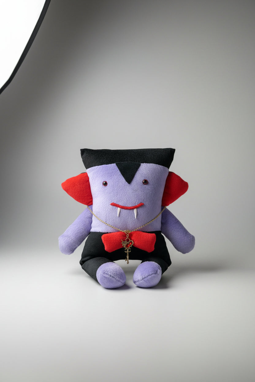 Peluche Vampi, de terciopelo hecho a mano.  26 X20 cm. (Exclusivo de Lubelia)
