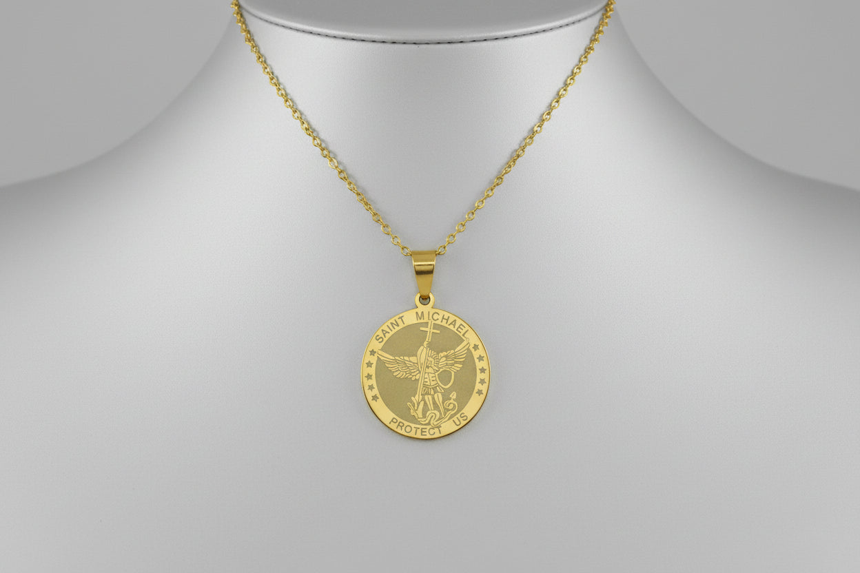 Colgante medalla San Miguel acero dorado grabado con cadena IVA incluidol