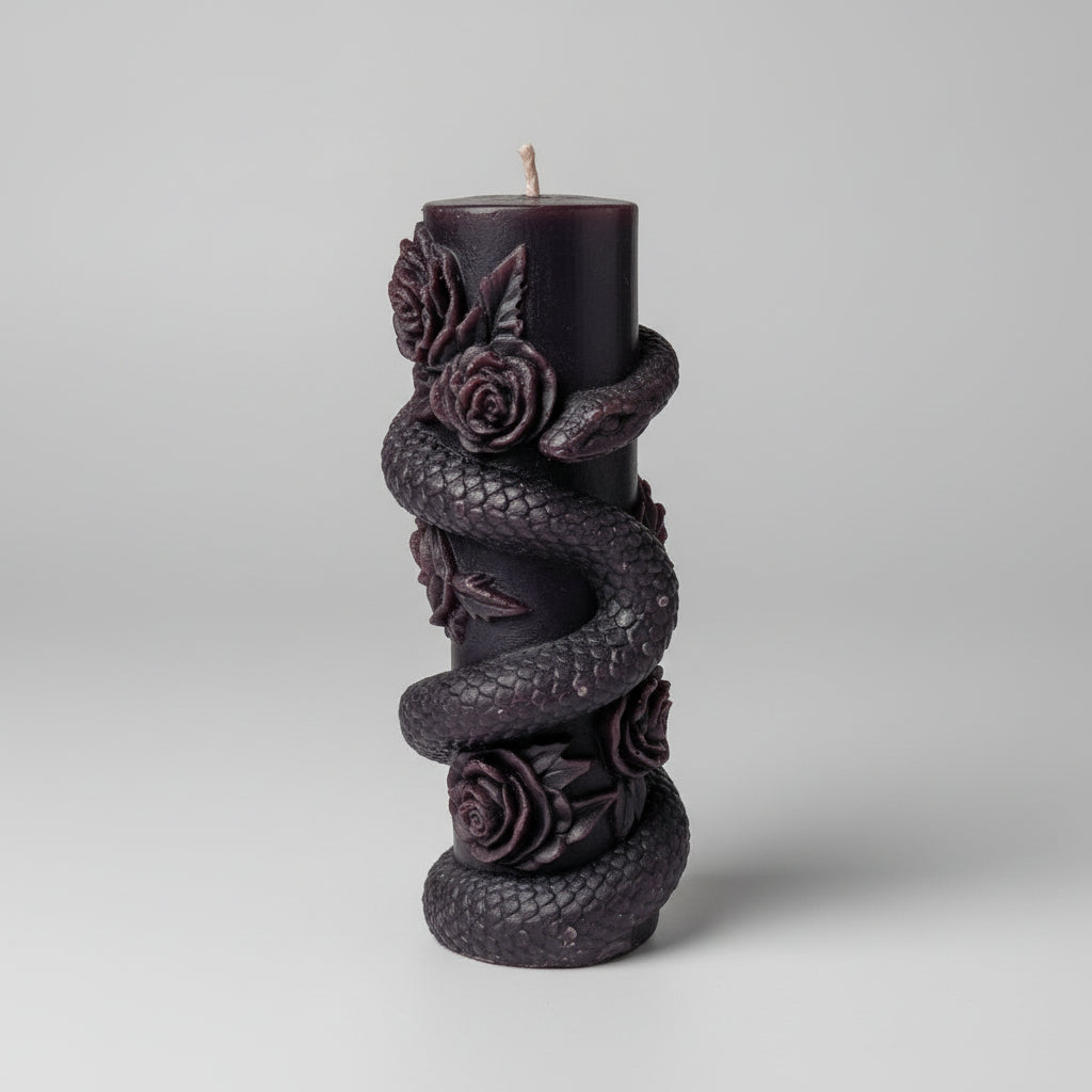 Vela Gótica serpiente y rosas en negro. 13X5 cm. IVA incluido