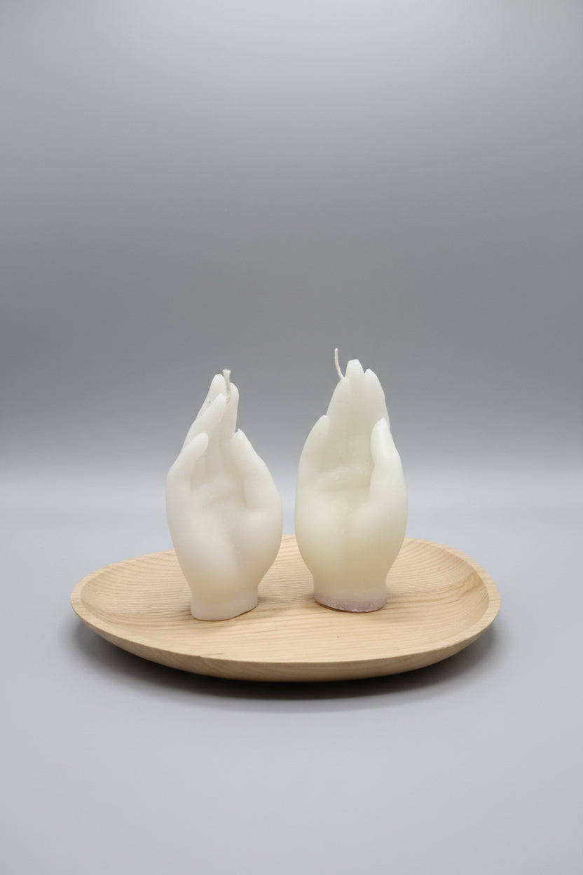 Vela forma de mano blanca. 11X3 cm. IVA incluido.